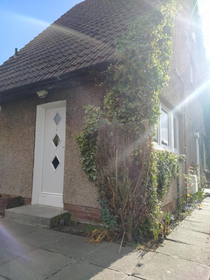 Self Catering Studio Flat Apartment Edinburgh Exterior photo